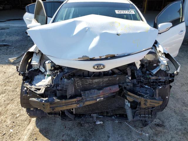 KNAFX4A63F5368200 - 2015 KIA FORTE LX WHITE photo 11