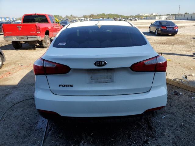 KNAFX4A63F5368200 - 2015 KIA FORTE LX WHITE photo 6