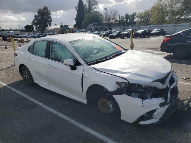 4T1G11AK1RU845572 - 2024 TOYOTA CAMRY SE NIGHT SHADE WHITE photo 4