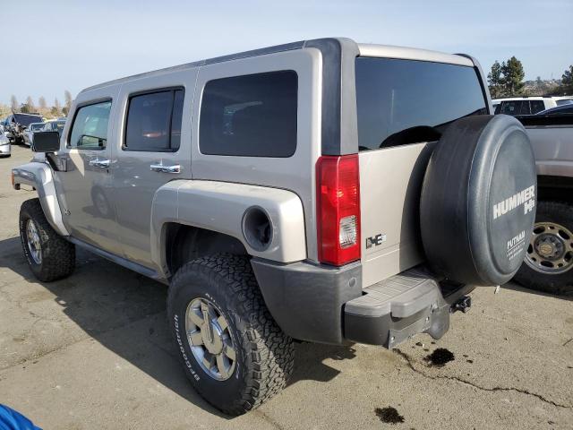 5GTEN13L698120766 - 2009 HUMMER H3 ALPHA SILVER photo 2