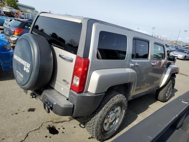 5GTEN13L698120766 - 2009 HUMMER H3 ALPHA SILVER photo 3