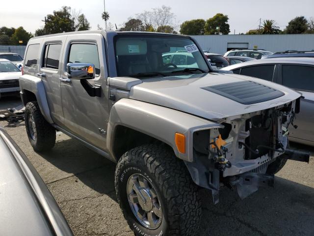 5GTEN13L698120766 - 2009 HUMMER H3 ALPHA SILVER photo 4