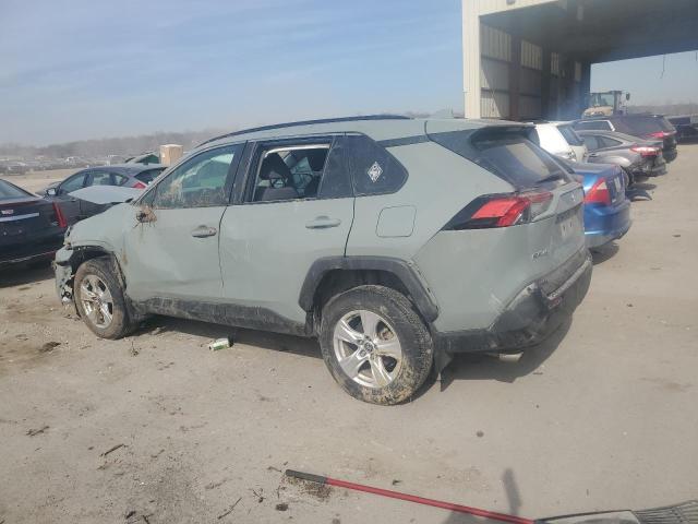 2T3P1RFV1MW237990 - 2021 TOYOTA RAV4 XLE GRAY photo 2