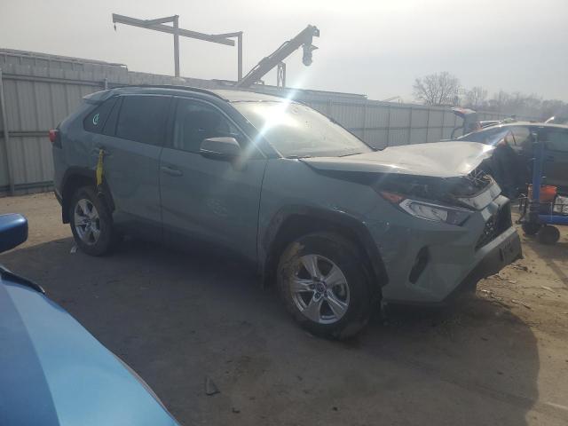 2T3P1RFV1MW237990 - 2021 TOYOTA RAV4 XLE GRAY photo 4