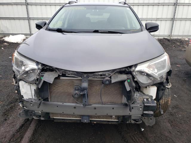 JTMBFREV9GJ053980 - 2016 TOYOTA RAV4 LE GRAY photo 5