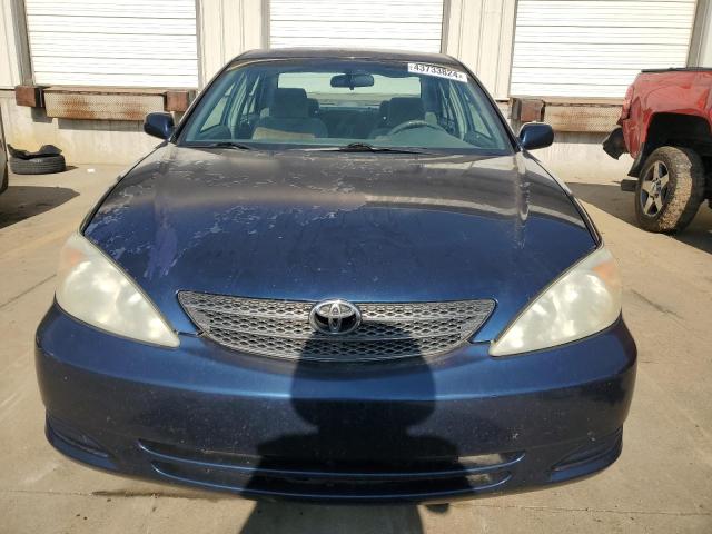 4T1BE30K02U562775 - 2002 TOYOTA CAMRY LE BLUE photo 5