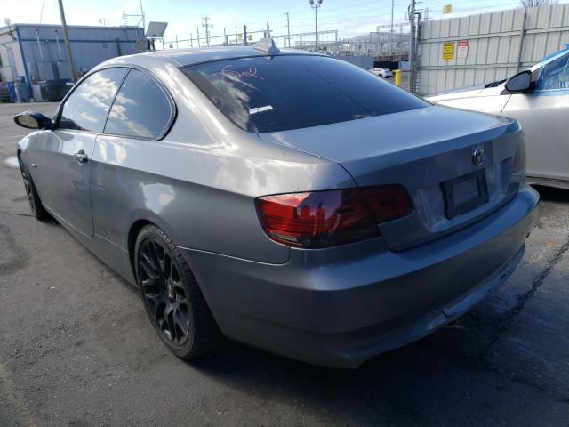 WBAWV13559P121472 - 2009 BMW 328 I SULEV GRAY photo 2