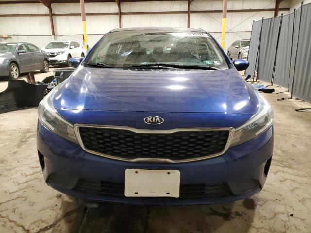 3KPFK4A78JE258024 - 2018 KIA FORTE LX BLUE photo 5