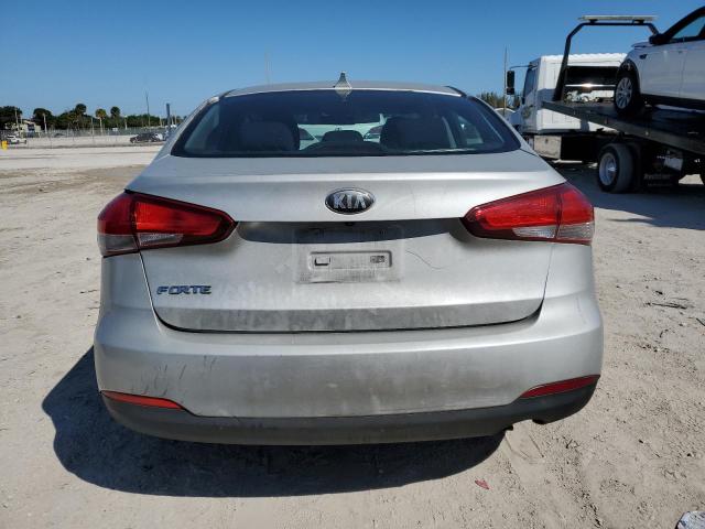 3KPFK4A74HE119180 - 2017 KIA FORTE LX SILVER photo 6