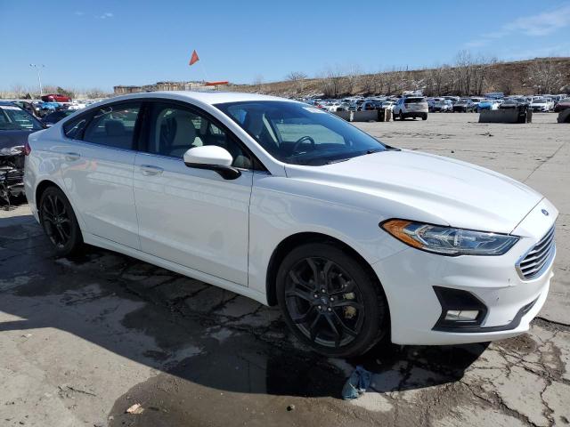 3FA6P0HD8KR185839 - 2019 FORD FUSION SE WHITE photo 4