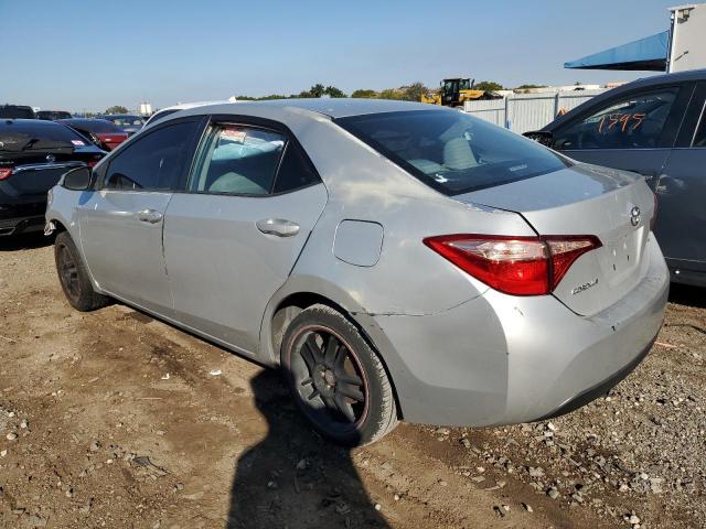 5YFBURHE6JP816185 - 2018 TOYOTA COROLLA L SILVER photo 2