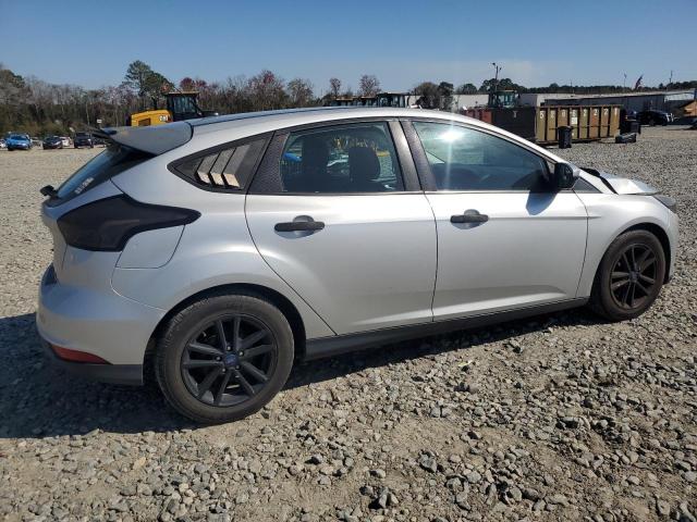 1FADP3K21GL364696 - 2016 FORD FOCUS SE SILVER photo 3