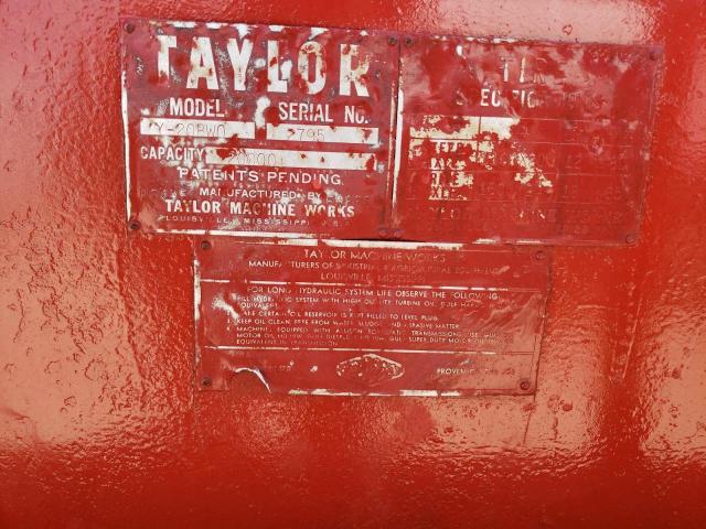 2795 - 1984 TAYL FORKLIFT RED photo 10
