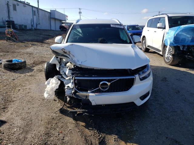 YV4AC2HK1N2769628 - 2022 VOLVO XC40 T4 MOMENTUM WHITE photo 5