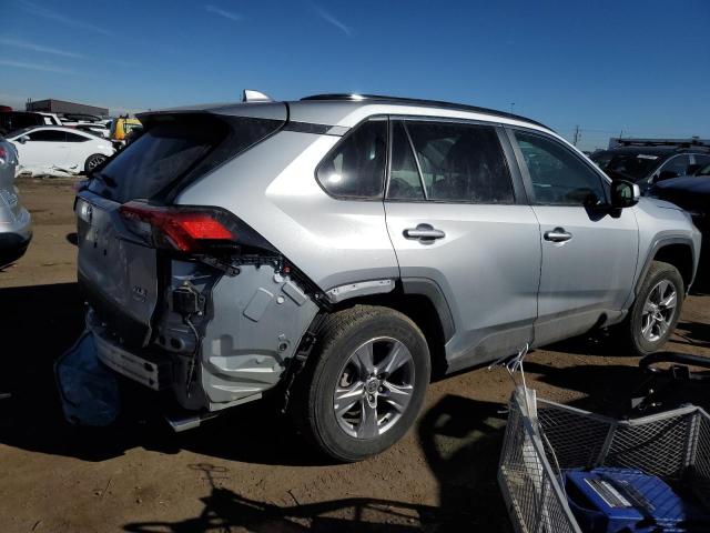 2T3P1RFV0NW318206 - 2022 TOYOTA RAV4 XLE SILVER photo 3