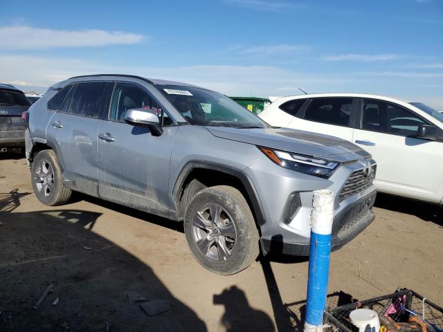 2T3P1RFV0NW318206 - 2022 TOYOTA RAV4 XLE SILVER photo 4