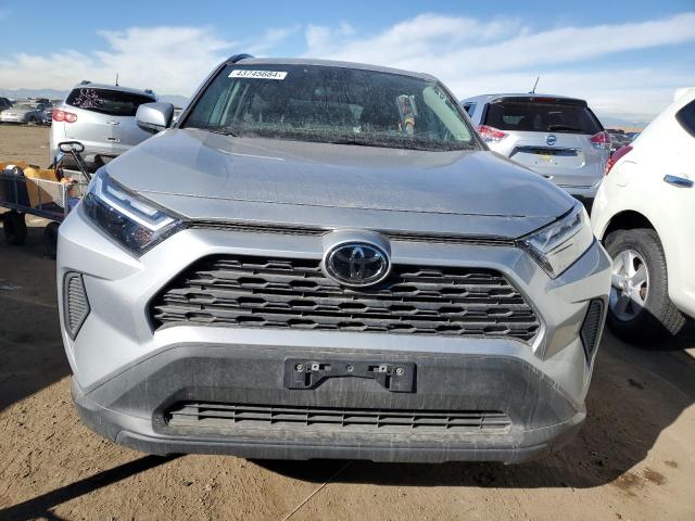 2T3P1RFV0NW318206 - 2022 TOYOTA RAV4 XLE SILVER photo 5