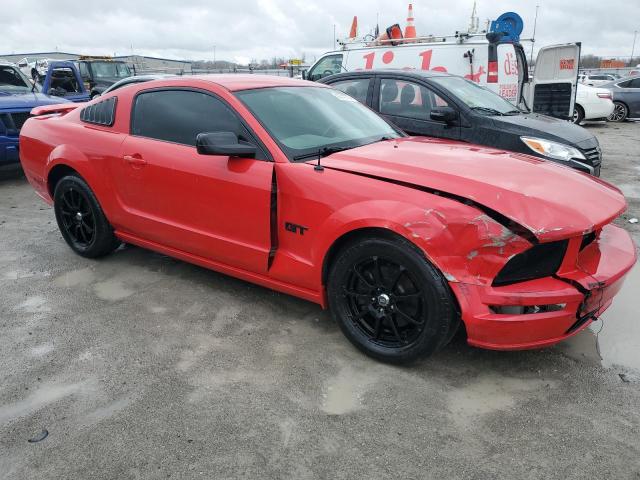 1ZVFT82HX55230400 - 2005 FORD MUSTANG GT RED photo 4