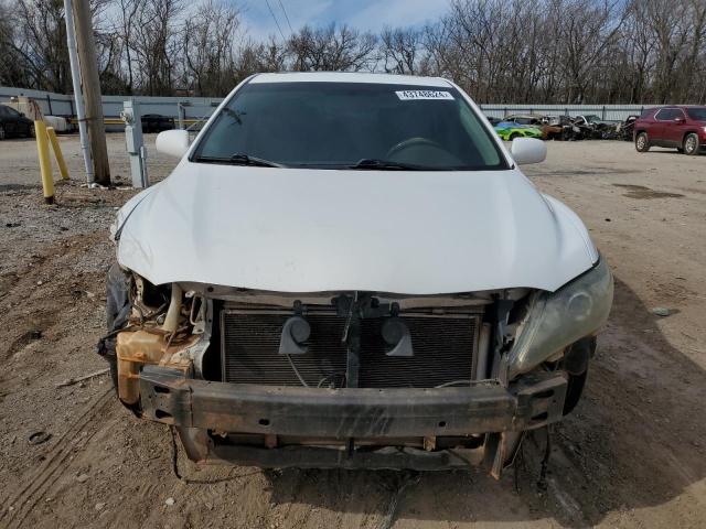 4T1BF3EK3BU679787 - 2011 TOYOTA CAMRY BASE WHITE photo 5