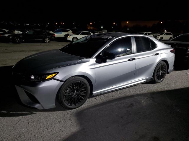 4T1B11HK1JU586764 - 2018 TOYOTA CAMRY L SILVER photo 1