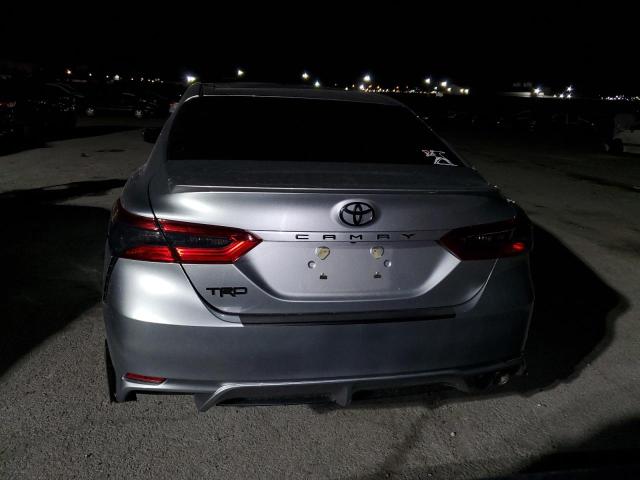 4T1B11HK1JU586764 - 2018 TOYOTA CAMRY L SILVER photo 6