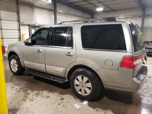 5LMFU28568LJ18759 - 2008 LINCOLN NAVIGATOR SILVER photo 2