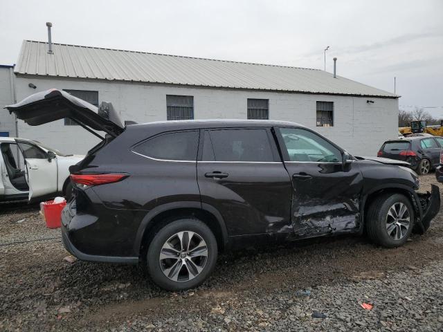 5TDGZRBH8NS233897 - 2022 TOYOTA HIGHLANDER XLE BLACK photo 3