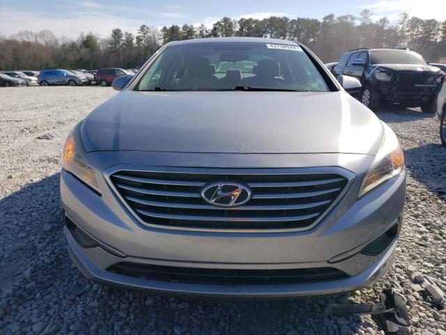 5NPE24AF5HH438019 - 2017 HYUNDAI SONATA SE SILVER photo 5