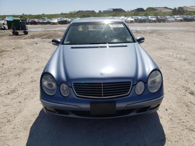 WDBUF83J75X173093 - 2005 MERCEDES-BENZ E 500 4MATIC BLUE photo 5