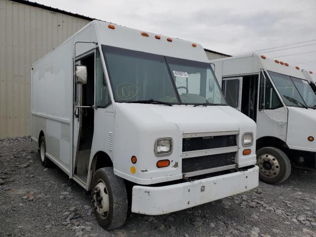 4UZA4FF47TC781359 - 1996 FREIGHTLINER CHASSIS M LINE WALK-IN VAN WHITE photo 1