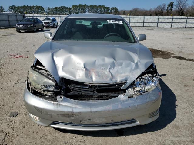 4T1BE32K65U586323 - 2005 TOYOTA CAMRY LE/X LE SILVER photo 5