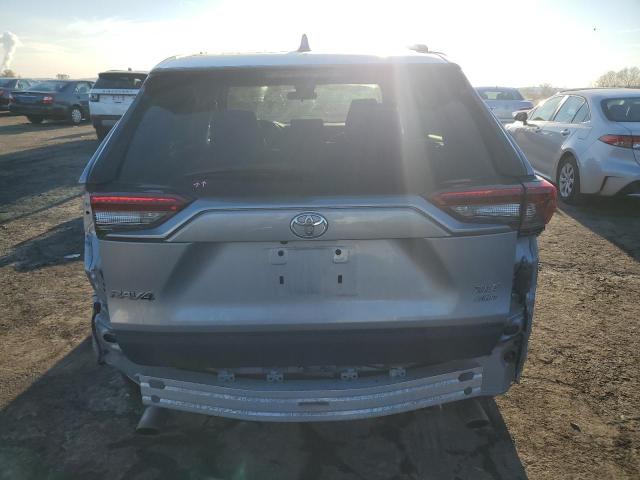 2T3P1RFV8MW140513 - 2021 TOYOTA RAV4 XLE SILVER photo 6