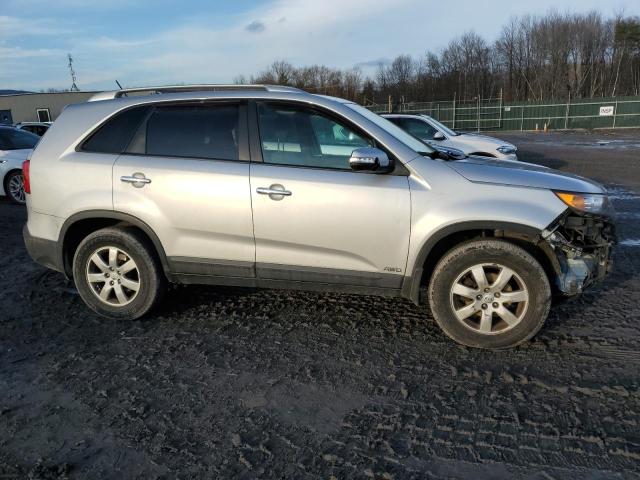 5XYKTDA24DG424739 - 2013 KIA SORENTO LX SILVER photo 4