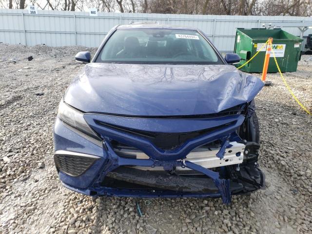 4T1G11BK3RU118836 - 2024 TOYOTA CAMRY SE NIGHT SHADE BLUE photo 5