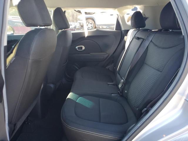 KNDJP3A59F7756857 - 2015 KIA SOUL + SILVER photo 11