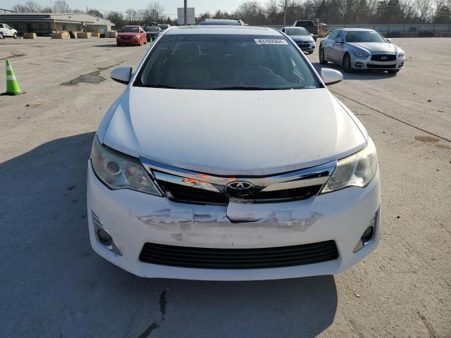 4T1BK1FK9DU533332 - 2013 TOYOTA CAMRY SE WHITE photo 5