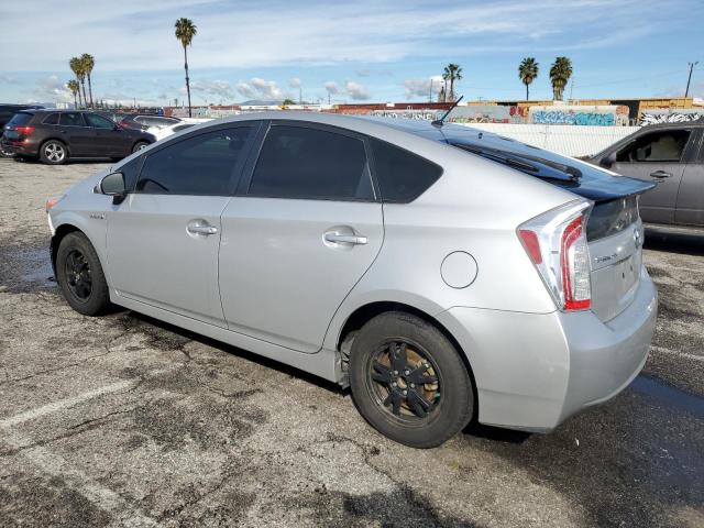 JTDKN3DU1F1915614 - 2015 TOYOTA PRIUS SILVER photo 2