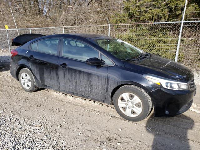 3KPFK4A7XJE189417 - 2018 KIA FORTE LX BLACK photo 4