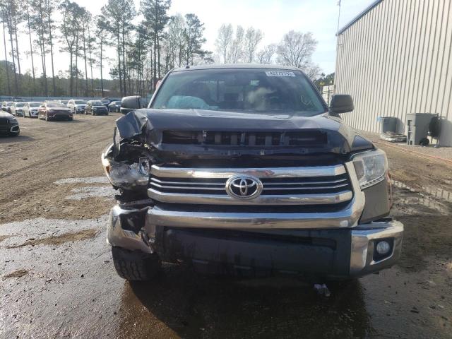 5TFRM5F13HX115431 - 2017 TOYOTA TUNDRA DOUBLE CAB SR/SR5 GRAY photo 5