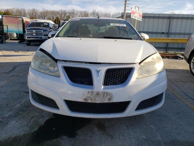 1G2ZA5EB1A4141413 - 2010 PONTIAC G6 WHITE photo 5