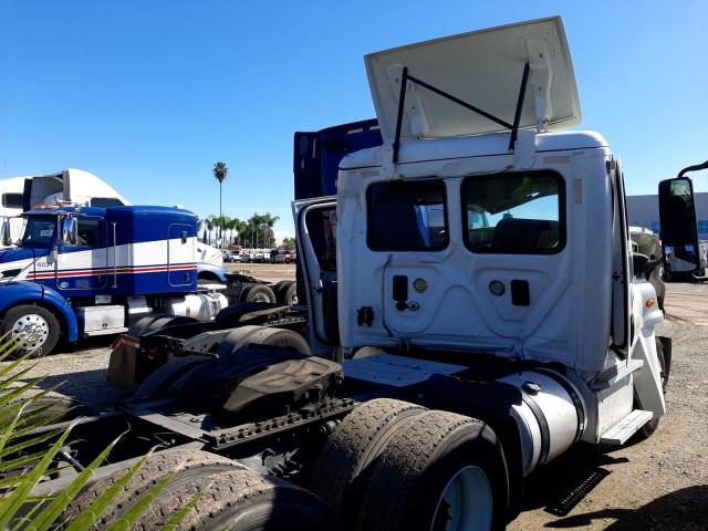 3AKJGEDVXGSGV9313 - 2016 FREIGHTLINER CASCADIA 1 WHITE photo 4