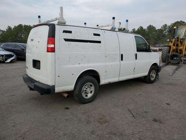 1GCWGAFG8H1346433 - 2017 CHEVROLET EXPRESS G2 WHITE photo 3