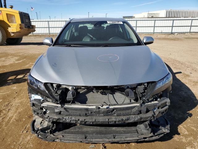 4T1G11AK6MU477737 - 2021 TOYOTA CAMRY SE SILVER photo 5