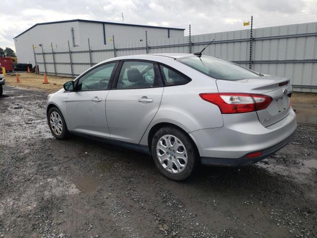 1FAHP3F24CL297095 - 2012 FORD FOCUS SE SILVER photo 2