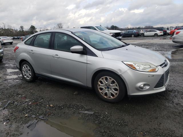 1FAHP3F24CL297095 - 2012 FORD FOCUS SE SILVER photo 4