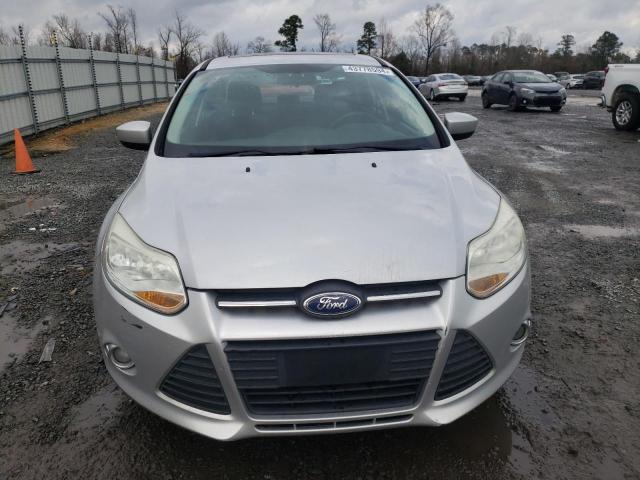 1FAHP3F24CL297095 - 2012 FORD FOCUS SE SILVER photo 5