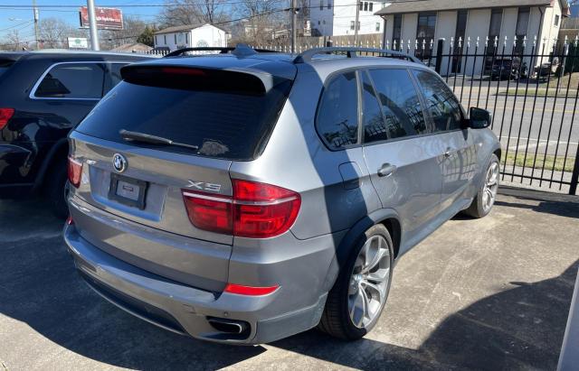 5UXZV8C5XDL426652 - 2013 BMW X5 XDRIVE50I SILVER photo 4