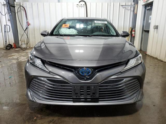 4T1B21HK2KU518827 - 2019 TOYOTA CAMRY HYBRID GRAY photo 5