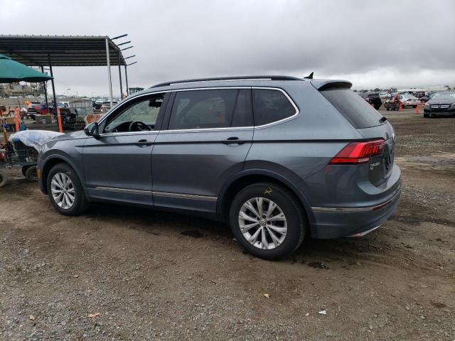 3VV3B7AX8JM210017 - 2018 VOLKSWAGEN TIGUAN SE GRAY photo 2