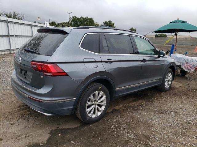 3VV3B7AX8JM210017 - 2018 VOLKSWAGEN TIGUAN SE GRAY photo 3